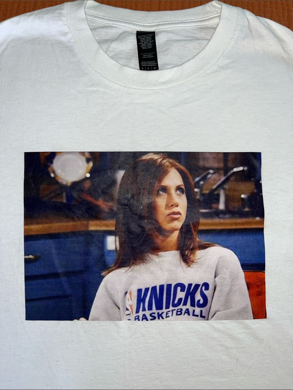 Jennifer Aniston New York Knicks Tee Shirt, size small - Picture 3 of 5